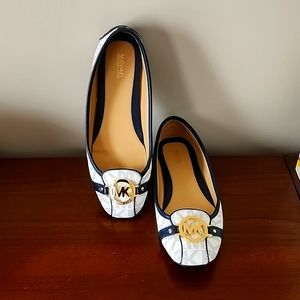 MICHAEL KORS slip on flat shoes size 10- White and Gray